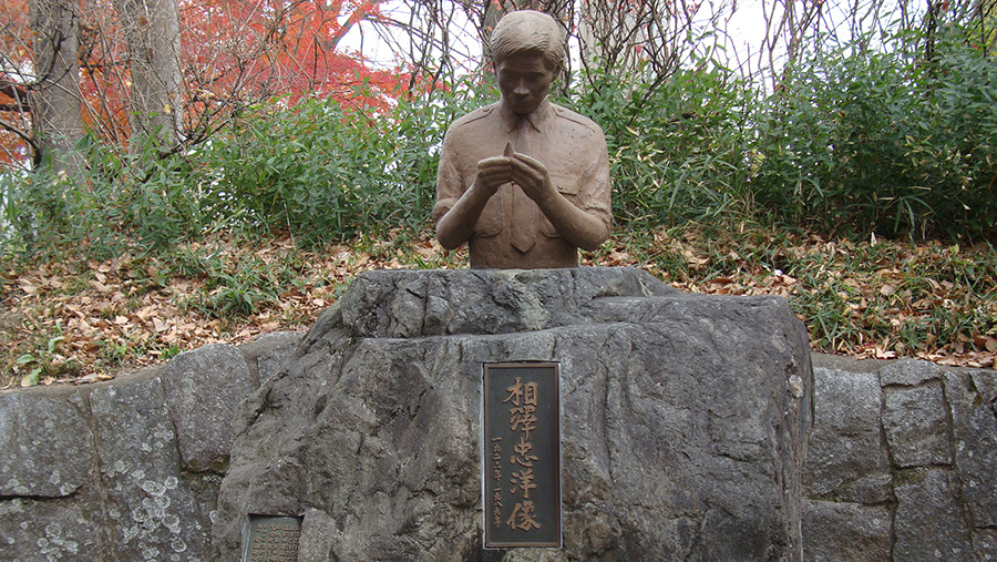 岩宿遺跡・相澤忠洋 像